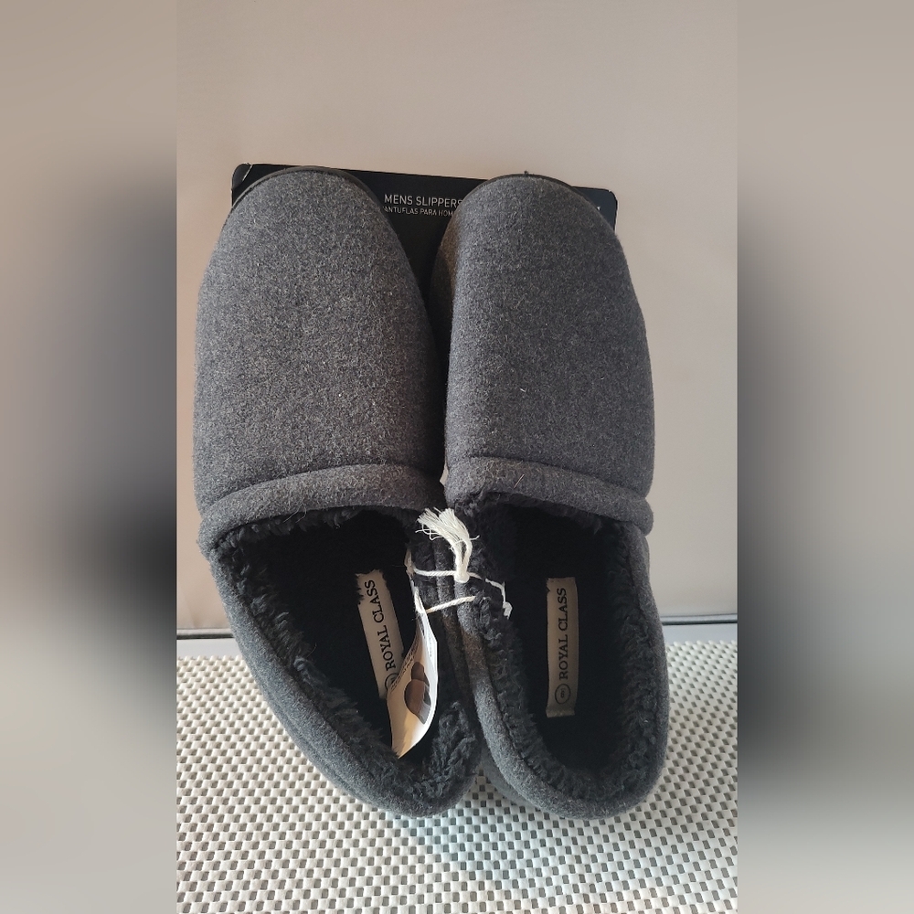 Royal Class Men's Size 9 Slippers Indoor outdoor Outsole Grey/black